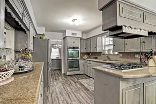 7810 Meadowglen Ln, Houston, TX 77063 - Photo 5