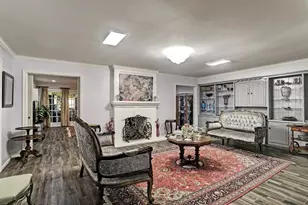 7810 Meadowglen Ln, Houston, TX 77063 - Photo 3