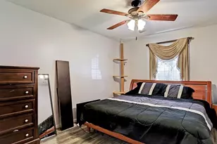 7810 Meadowglen Ln, Houston, TX 77063 - Photo 7