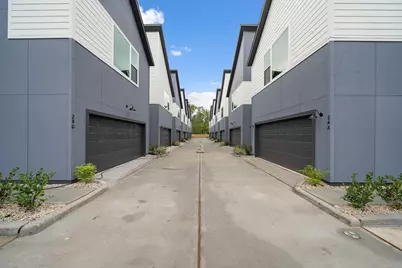 28 Bucan #B, Houston, TX 77076 - Photo 3