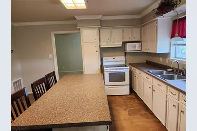 407 Avenue C, Markham, TX 77456 - Photo 3
