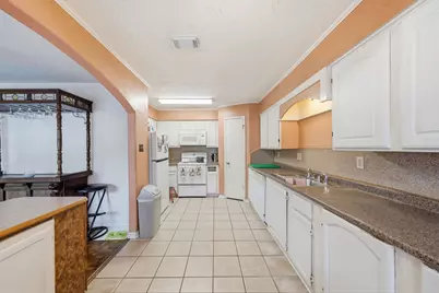 6438 Chatham Island Lane, Houston, TX 77035 - Photo 9
