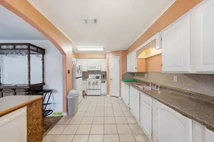 6438 Chatham Island Ln, Houston, TX 77035 - Photo 9