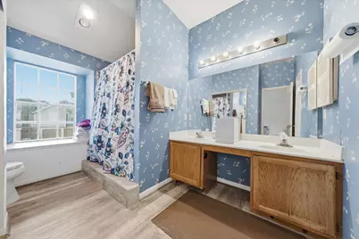 6438 Chatham Island Lane, Houston, TX 77035 - Photo 15