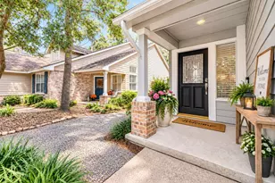 22 E New Avery Pl, The Woodlands, TX 77382 - Photo 3