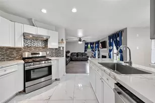 4210 W Meadows Dr, Sugar Land, TX 77479 - Photo 15