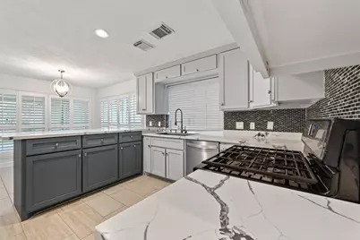 4019 Saint Michaels Court, Sugar Land, TX 77479 - Photo 9