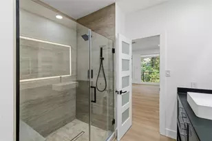 54 Legend Ln, Houston, TX 77024 - Photo 25
