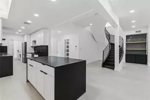 54 Legend Ln, Houston, TX 77024 - Photo 11