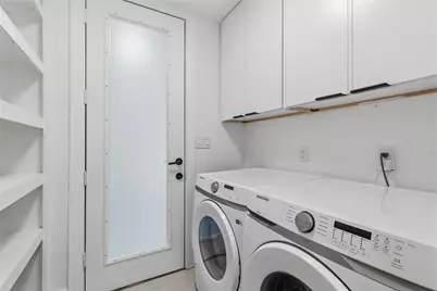 54 Legend Lane, Houston, TX 77024 - Photo 17