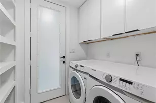 54 Legend Ln, Houston, TX 77024 - Photo 17