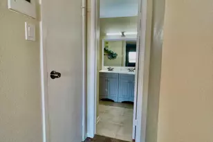 3055 Walnut Bend Ln, Houston, TX 77042 - Photo 17