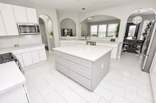 2110 5 Iron Dr, Houston, TX 77089 - Photo 9
