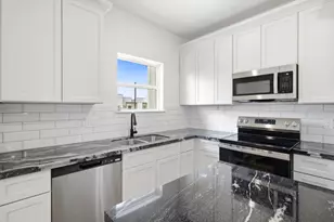 307 Bolden A/B St, Houston, TX 77029 - Photo 9