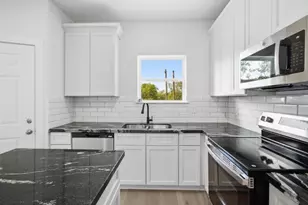 307 Bolden A/B St, Houston, TX 77029 - Photo 11