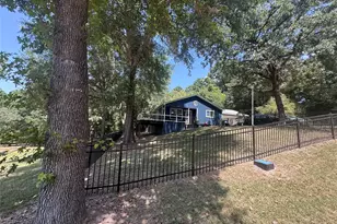 445 Loop Dr, Livingston, TX 77351 - Photo 3