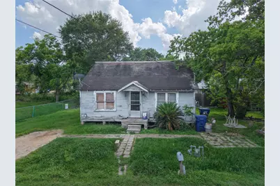 407 Clay Street, Eagle Lake, TX 77434 - Photo 1