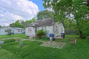 407 Clay St, Eagle Lake, TX 77434 - Photo 3