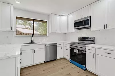 6703 Casablanca Drive, Houston, TX 77088 - Photo 5