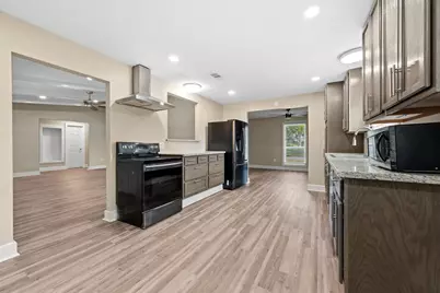 709 Scenic Drive, Baytown, TX 77521 - Photo 7