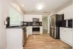 2806 Sunshine Cir, Sugar Land, TX 77479 - Photo 7