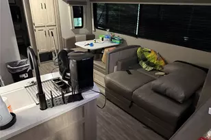 179 Somerset, Livingston, TX 77351 - Photo 3