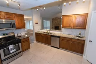 1009 Wildwood Dr, Deer Park, TX 77536 - Photo 5