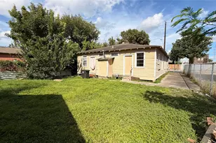 2409 Elysian St, Houston, TX 77009 - Photo 31
