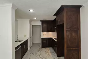 9207 Dairy View Ln, Houston, TX 77099 - Photo 5