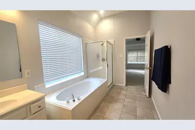 95 S Dreamweaver Circle, The Woodlands, TX 77380 - Photo 5