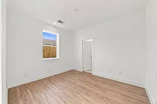 4704 Thornton Vws Rd, Houston, TX 77018 - Photo 9