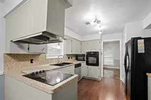 1905 Zapp Ln, Pasadena, TX 77502 - Photo 5