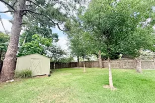 1017 E Miller St, Angleton, TX 77515 - Photo 9