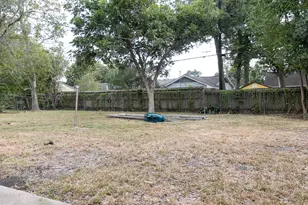 4825 Hummingbird St, Houston, TX 77035 - Photo 7