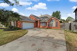 835 Maplewood Falls Ct, Houston, TX 77062 - Photo 1