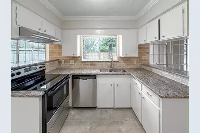 7323 Tall Pines Drive, Houston, TX 77088 - Photo 11