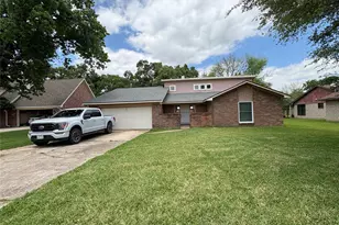 508 Pin Oak Dr, Baytown, TX 77520 - Photo 1