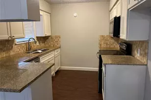 1805 King Arthur Ct, Pinehurst, TX 77630 - Photo 15