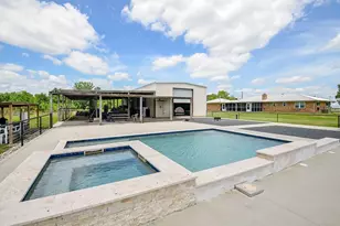 2500 County Rd 62, Rosharon, TX 77583 - Photo 1