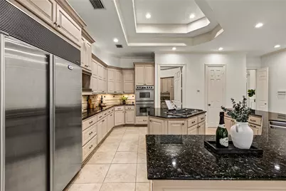 3 N Benton Woods Circle, The Woodlands, TX 77382 - Photo 15