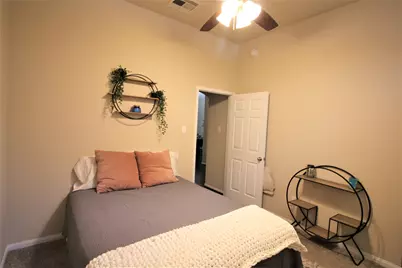2409 Avalon Trace Lane, Pearland, TX 77581 - Photo 11