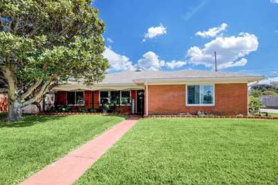 2824 E Palm Circle, Galveston, TX 77551 - Photo 1