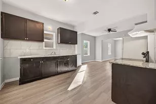 8211 Parnell St, Houston, TX 77051 - Photo 17