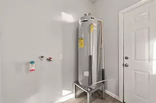 8211 Parnell St, Houston, TX 77051 - Photo 13