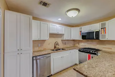 2113 Waugh Drive, Houston, TX 77006 - Photo 13