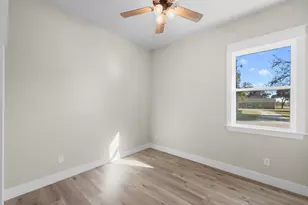 614 E Englewood St, Franklin, TX 77856 - Photo 11