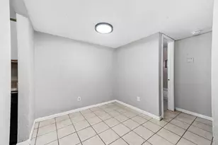 9616 Long Point Rd, Houston, TX 77055 - Photo 11