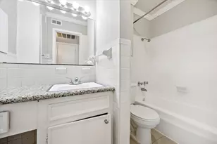 201 Emerson St, Houston, TX 77006 - Photo 9