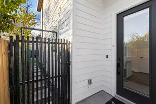 907 Pollard St, Houston, TX 77020 - Photo 3