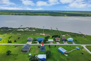 1105 W Bayshore Dr, Palacios, TX 77465 - Photo 9